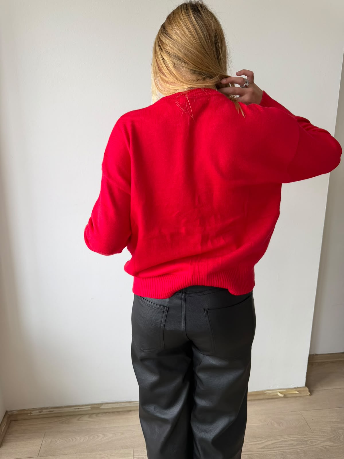 SCARLET KNIT SWEATER